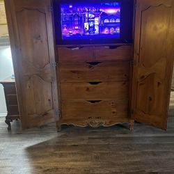 ETHAN ALLEN CHATEAU NORMANDY COUNTRY FRENCH CARVED ARMOIRE WARDROBE LINEN PRESS