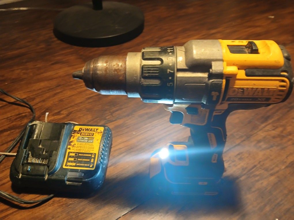 Dewalt 20V MAX* XR® Brushless Cordless 3-Speed 1/2 in. Hammer Drill/Driver Kit