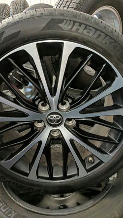 18 inch Toyota Wheel w/ Hankook Tires