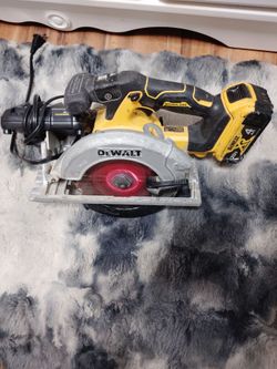 DeWalt Circular Saw with 4ahbattery and charger 140obo