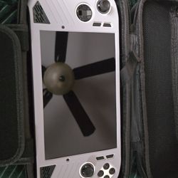 MSI Claw 8ai Polar Tempest Edition 