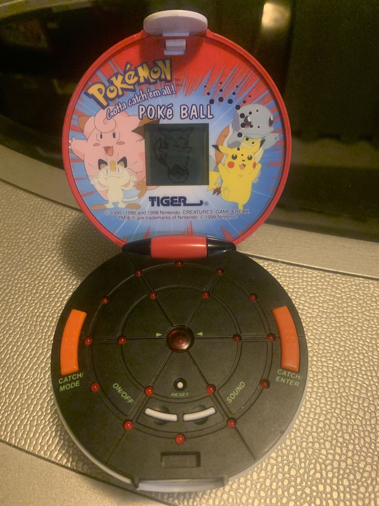 Vintage Tiger Electronics 1999 Pokemon POKÉ BALL Handheld Game Working