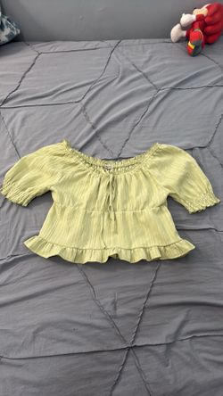 Medium/large green top