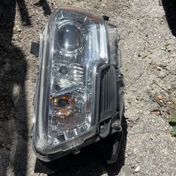 2016 2018 Toyota Tacoma Left Headlight Parts Oem 