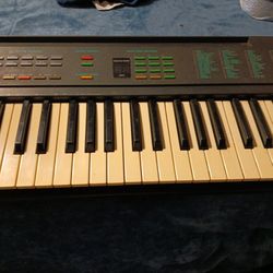 Yamaha Piano KeyBoard