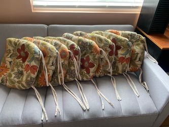 8 chair pads with ties