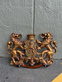 Large Heraldic Lion Crest Wall Plaque Gold Bronze Finish Gothic Regency Decor