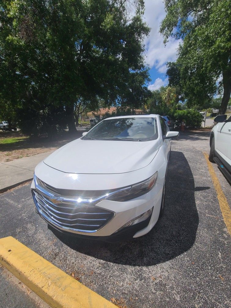 2021 chevy malibu tittle in hand clean ,,clean tittle CLEARWATER ....owner