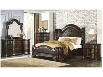 Luxury Rich Cherry 4-Piece Traditional Panel Bed, Dresser, Mirror & Nightstand Set.