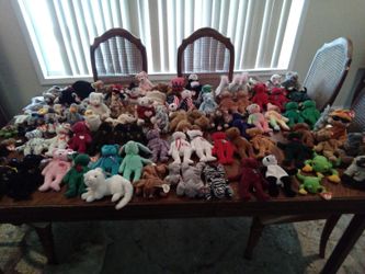 HUGE LOT Of Ty  Beanie Babies 