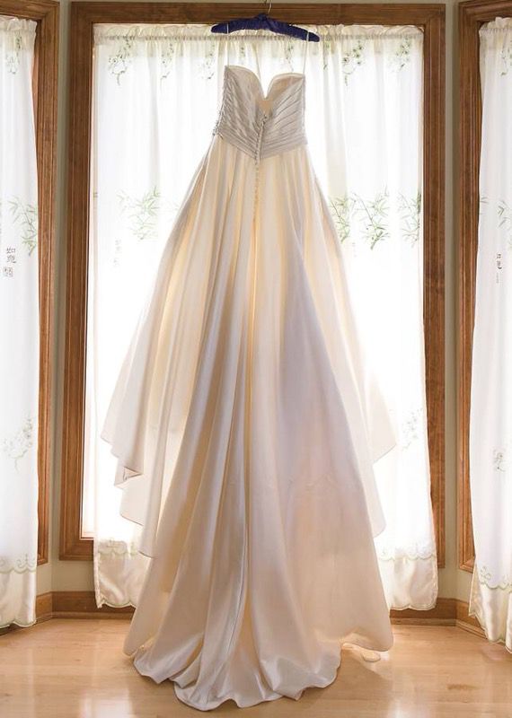 La Sposa Satin Wedding Dress Size 8 (unaltered)