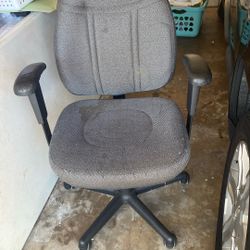 Rolling desk chair