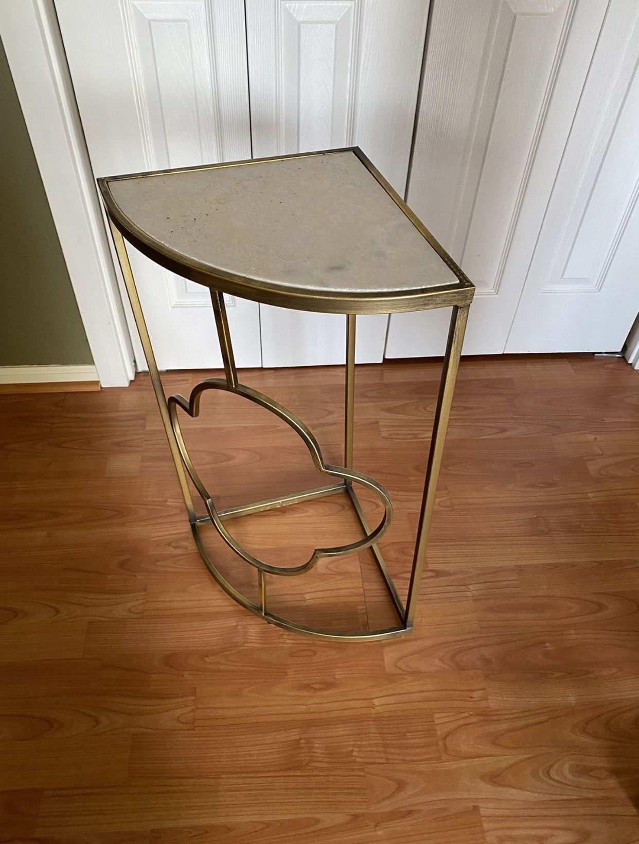 Corner Table