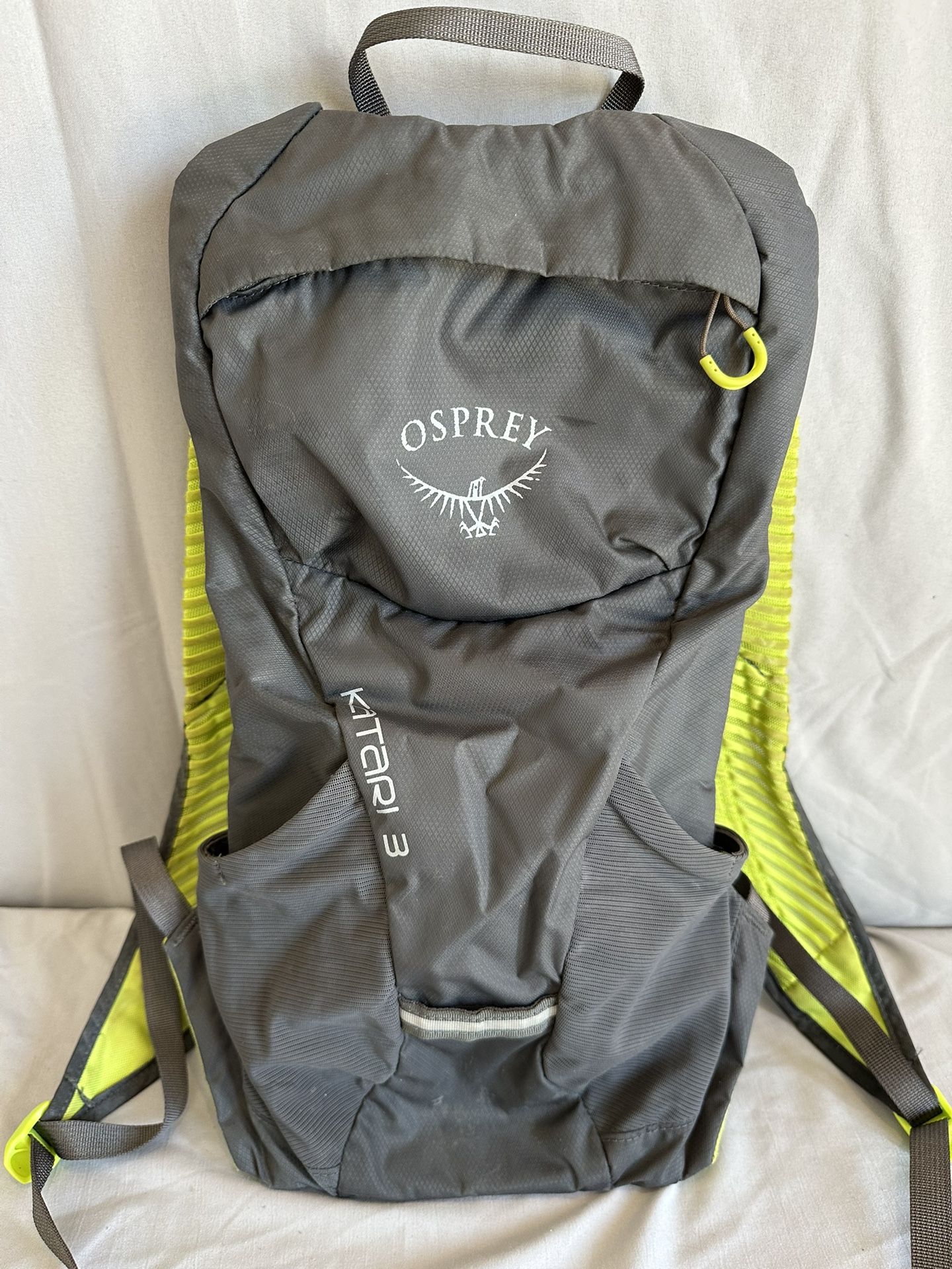 Osprey Kitari 3 Hydration Pack, 2 side pockets + zippered Pocket, Fits
