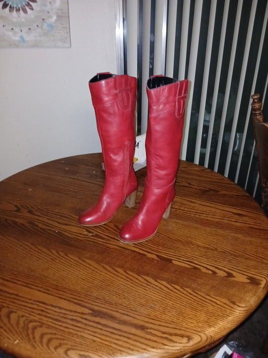 Diba True, Red,size 8 U.s.