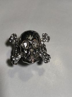 Shines skull ring