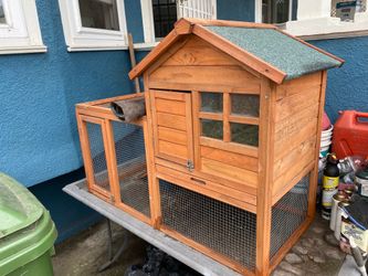 Large Wooden Chicken/Bunny Cage (Great Condition)