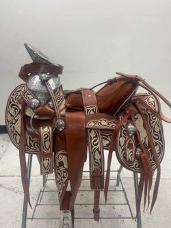 Montura charra Pitiada original con herraje y fuste plateado