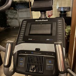 Nordic Track Commercial 12.9 Elliptical 