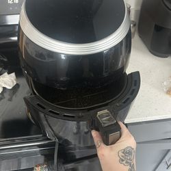 Cooks 5.3 Quart Digital Air Fryer.