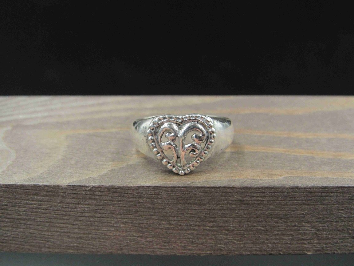 Size 9 Sterling Silver Swirl Pattern Heart Band Ring Vintage Statement Engagement Wedding Promise Anniversary Bridal Cocktail