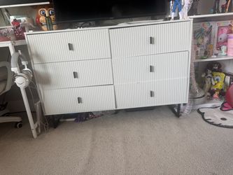 White 6-Drawer Dresser with Metal Legs