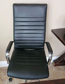 Black Adjustable Swivel Office / Executive Chair — $20