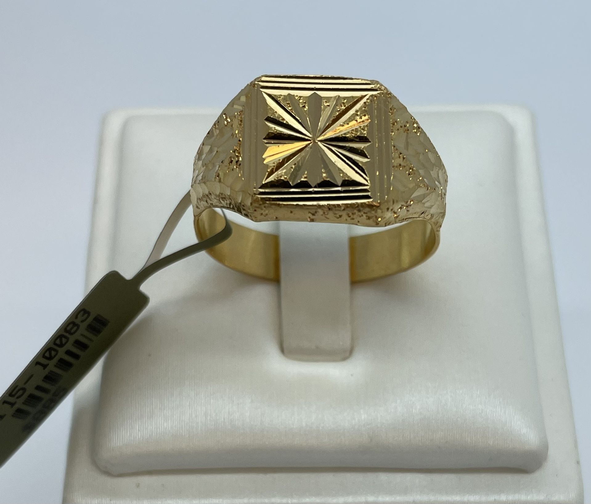 22K Gold Use. Fancy ring