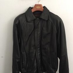 Wilsons leather jacket. Very tough heavy strong leather jacket. Large
