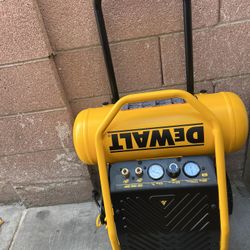Dewalt Air Compressor 4.5gal 200 PSI 
