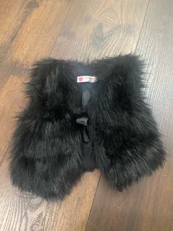 Girls black fur vest size 3t 4t #23