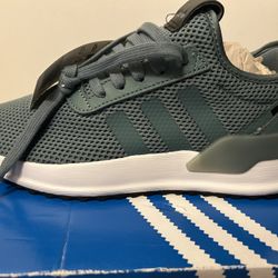 Brand New Adidas U Path Women’s Size 6 1/2 Runs Big