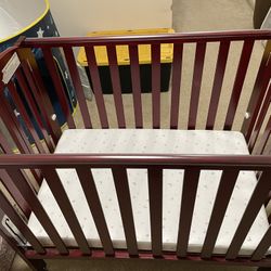 Baby Crib With Matters 