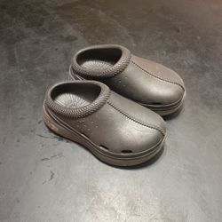 Black Slides, Size 9 Boys Uggs for toddlers