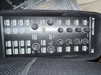 TRAKTOR KONTROL X1 DJ Controller