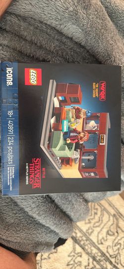 Lego Stranger Things Creel House (used)  and Radio Station GWP (brand new)