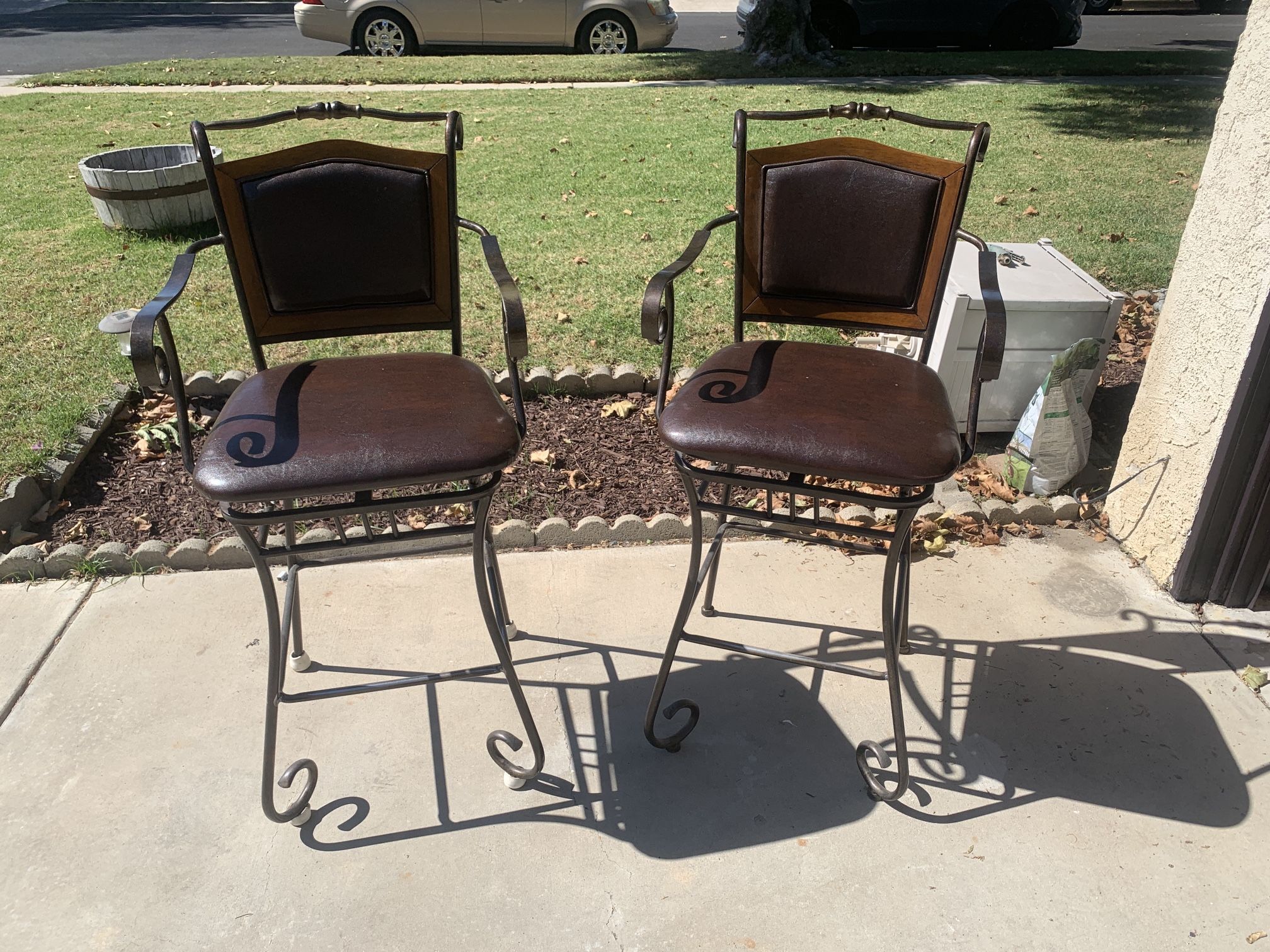 4 Bar Stools 