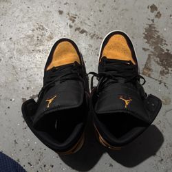 Air Jorden 1 Mid SE Vivid Orange Size 13