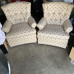 Recliner and sofa in good conditions pet and smoke free house asking for both 2 piece set  