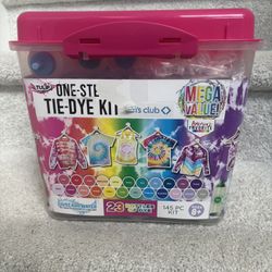 NEW Tie Dye Kit Party size 145 piece kit includes 23 bottles of dye 