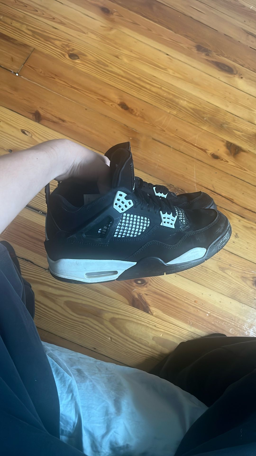 Jordan 4 White Thunder