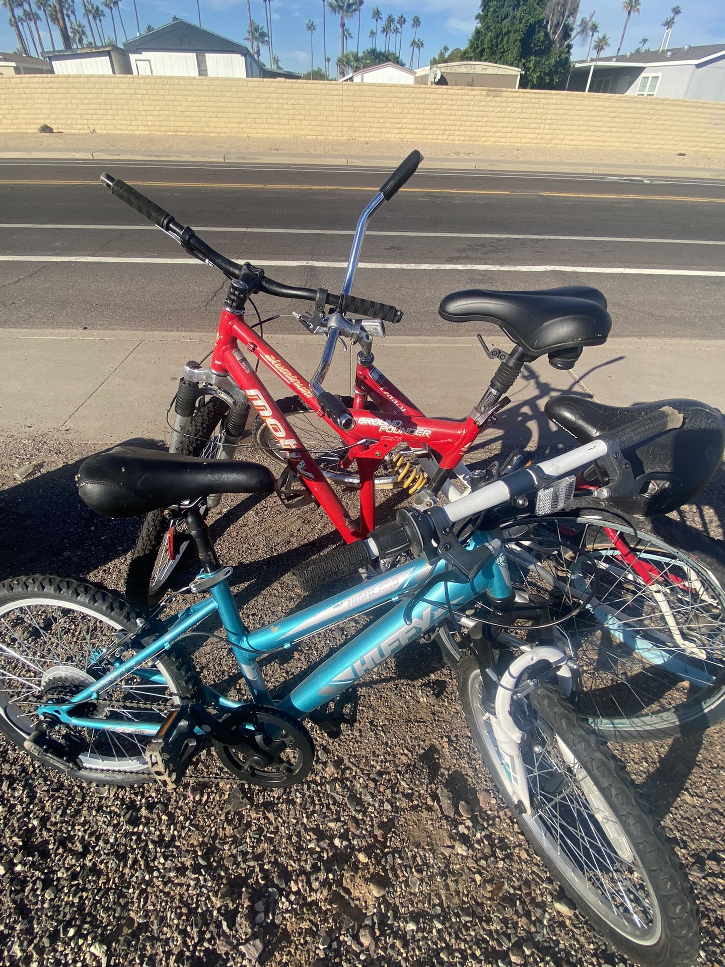 I'm selling three bicycles, two large and one small, they have a few minor details, check the conversation below. I'm asking for $70 for all three,