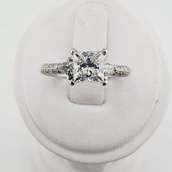 18k white gold 1.04ct princesd lab diamond engagement ring w/ 0.32ctw surrounding diamonds