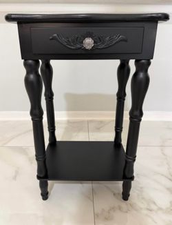COLONIAL CARVED SIDE TABLE