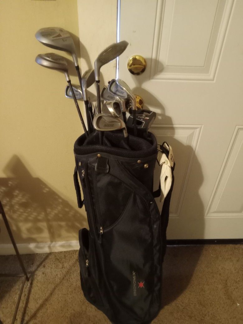 Complete Set Of Golf Clubs