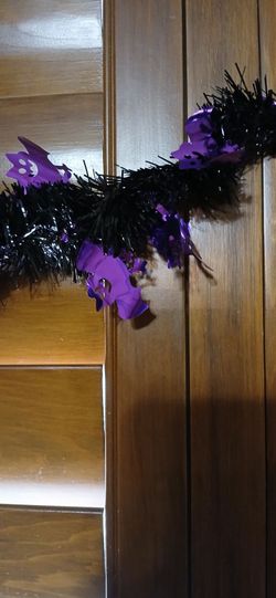 HALLOWEEN BLACK GARLAND WITH PURPLE BATS