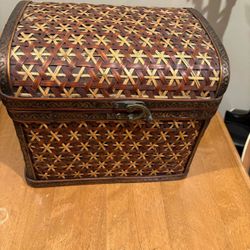 vintage rattan bamboo treasure chest box size 12"x10"x9" $10 *