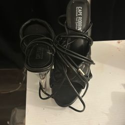 Heels 👠 Nice Clear Botttom And Black 