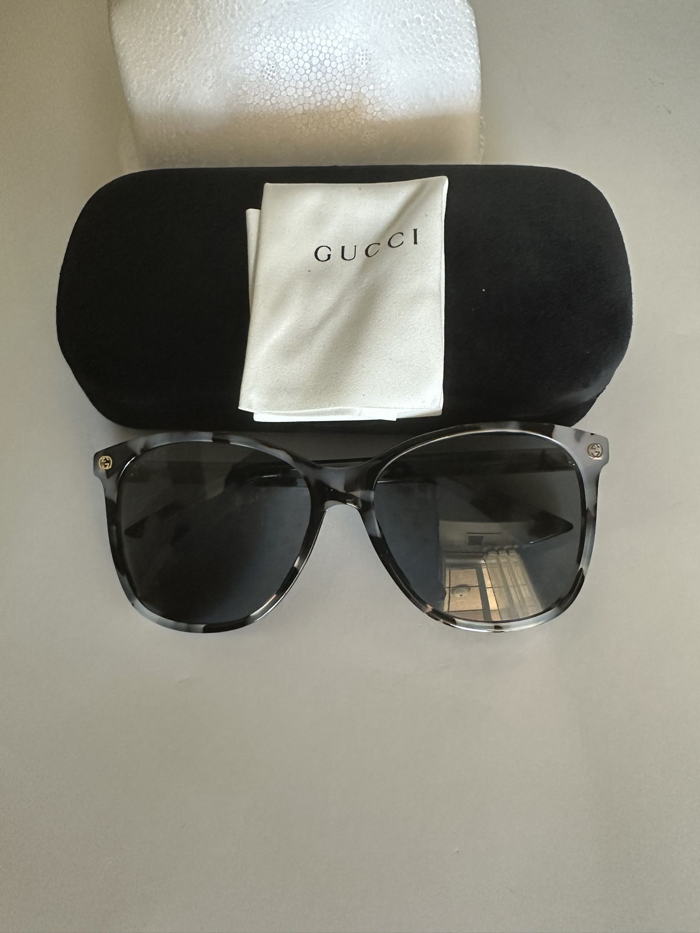 Gucci Black And Grey Frame Sunglasses 