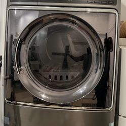 Kenmore Elite washer And dryer 5.2 Cu. Ft. 